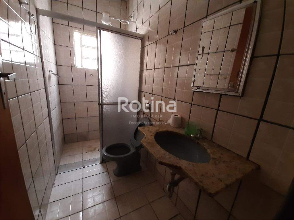 Casa para alugar, 3 quartos em Uberlândia no bairro Planalto no valor de R$ 2.900,00 - Rotina Imobiliária: 