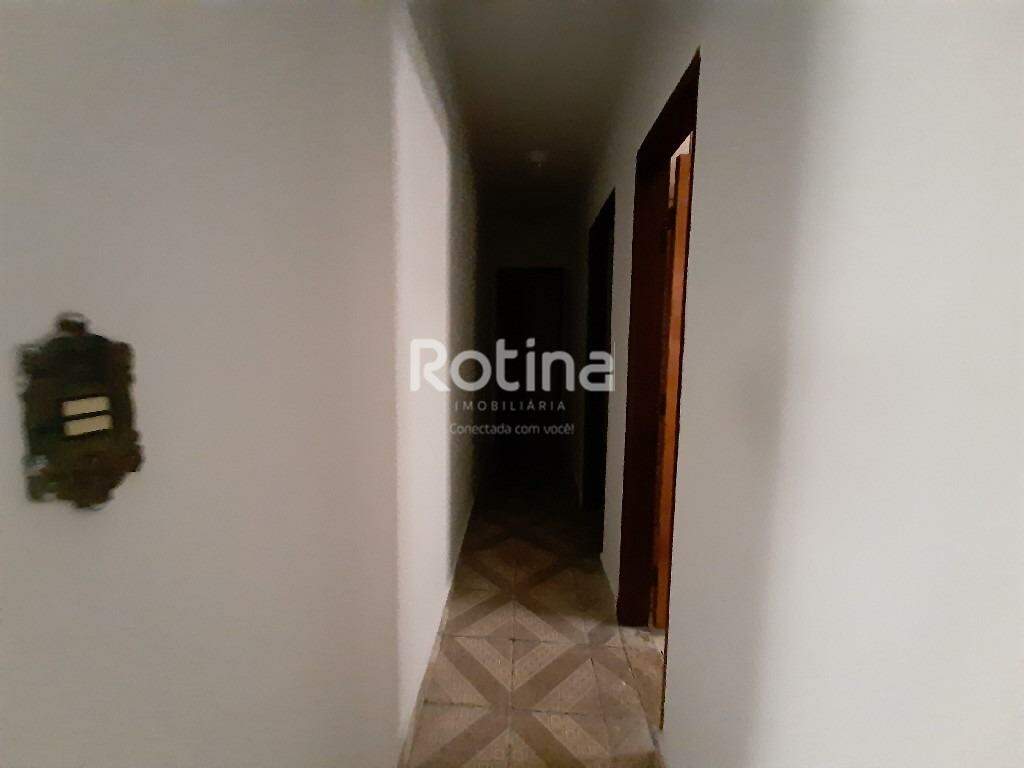 Casa para alugar, 3 quartos em Uberlândia no bairro Planalto no valor de R$ 2.900,00 - Rotina Imobiliária: 