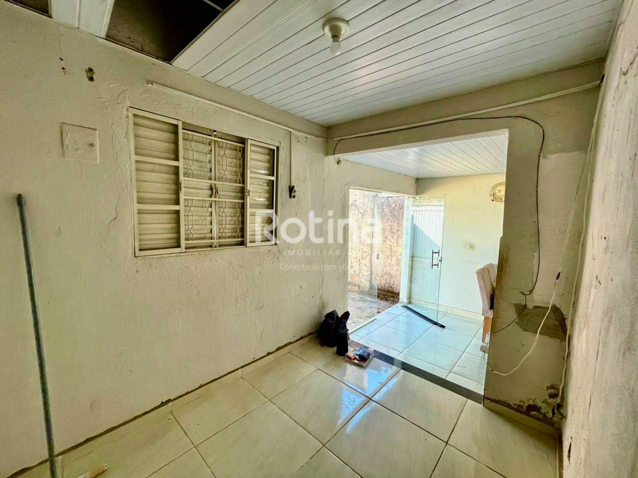 Casa à venda, 3 quartos em Uberlândia no bairro Mansour no valor de R$ 220.000,00 - Rotina Imobiliária: 