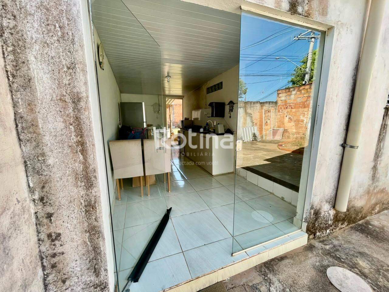 Casa à venda, 3 quartos em Uberlândia no bairro Mansour no valor de R$ 220.000,00 - Rotina Imobiliária: 