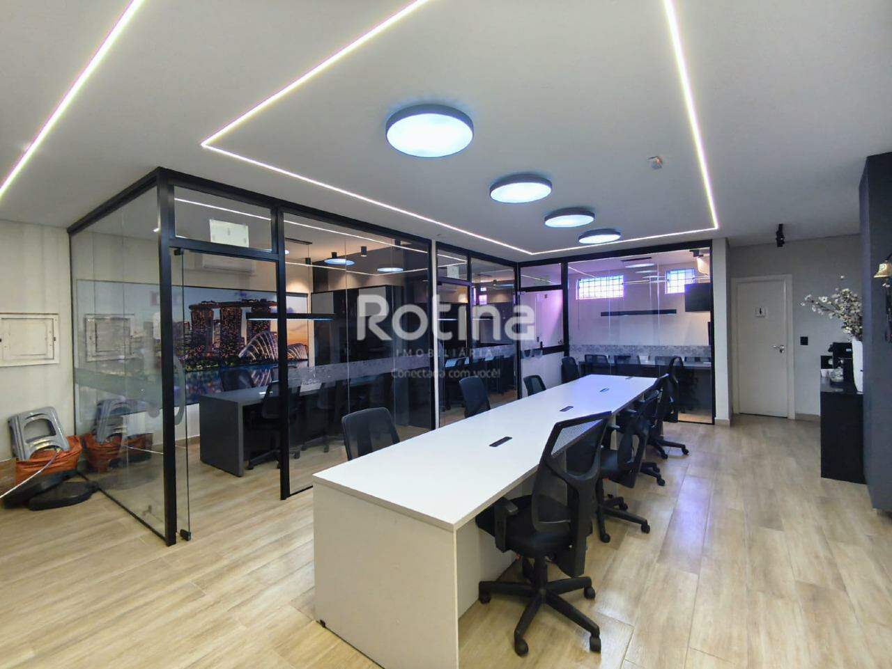 Comercial para alugar, em Uberlândia no bairro Lídice no valor de R$ 30.000,00 - Rotina Imobiliária: 