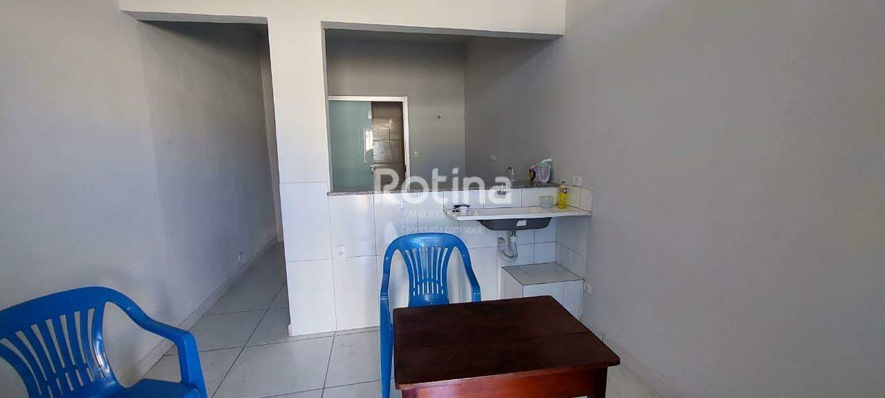 Kitnet para alugar, 1 quarto em Uberlândia no bairro Marta Helena no valor de R$ 800,00 - Rotina Imobiliária: 