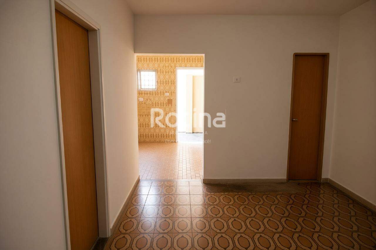 Casa Comercial à venda, 5 quartos em Uberlândia no bairro Osvaldo Rezende no valor de R$ 490.000,00 - Rotina Imobiliária: 
