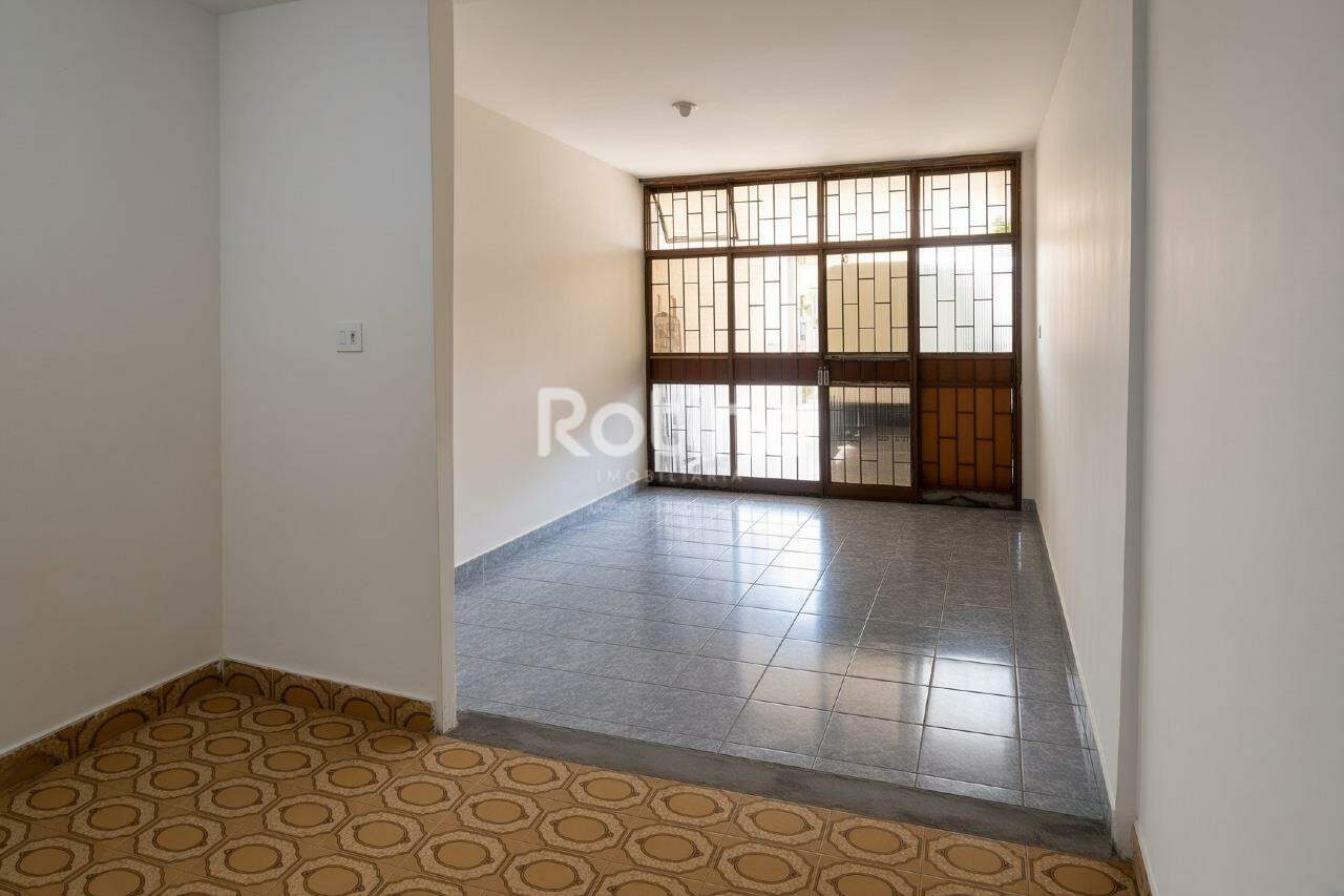 Casa Comercial à venda, 5 quartos em Uberlândia no bairro Osvaldo Rezende no valor de R$ 490.000,00 - Rotina Imobiliária: 
