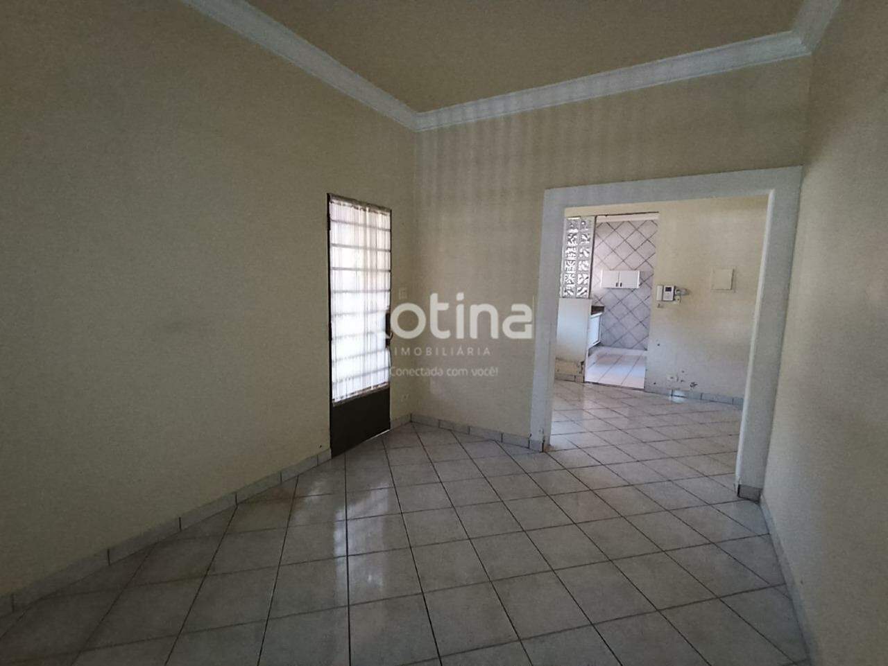 Casa à venda, 3 quartos em Uberlândia no bairro Lídice no valor de R$ 700.000,00 - Rotina Imobiliária: 