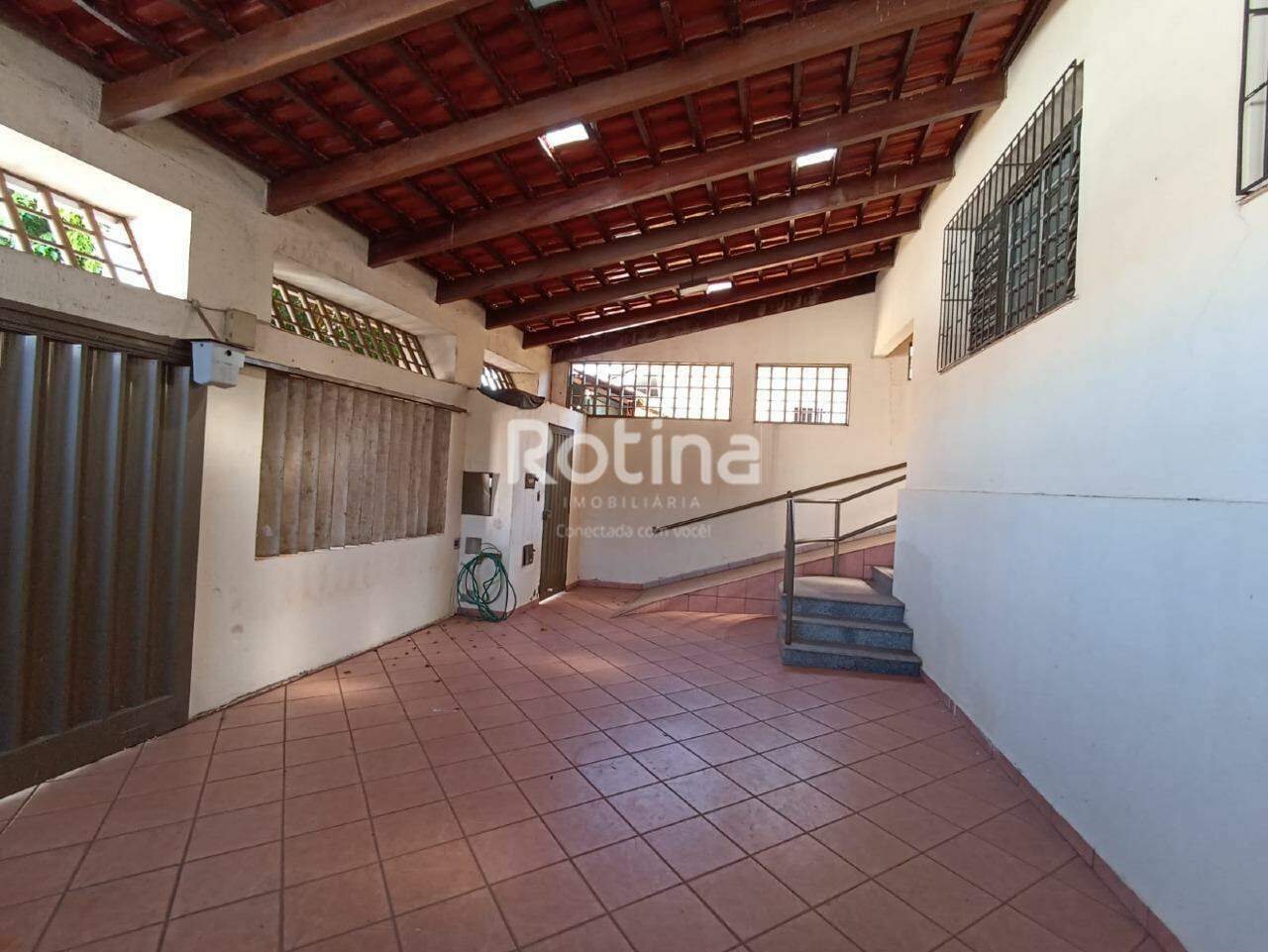 Casa à venda, 3 quartos em Uberlândia no bairro Lídice no valor de R$ 700.000,00 - Rotina Imobiliária: 