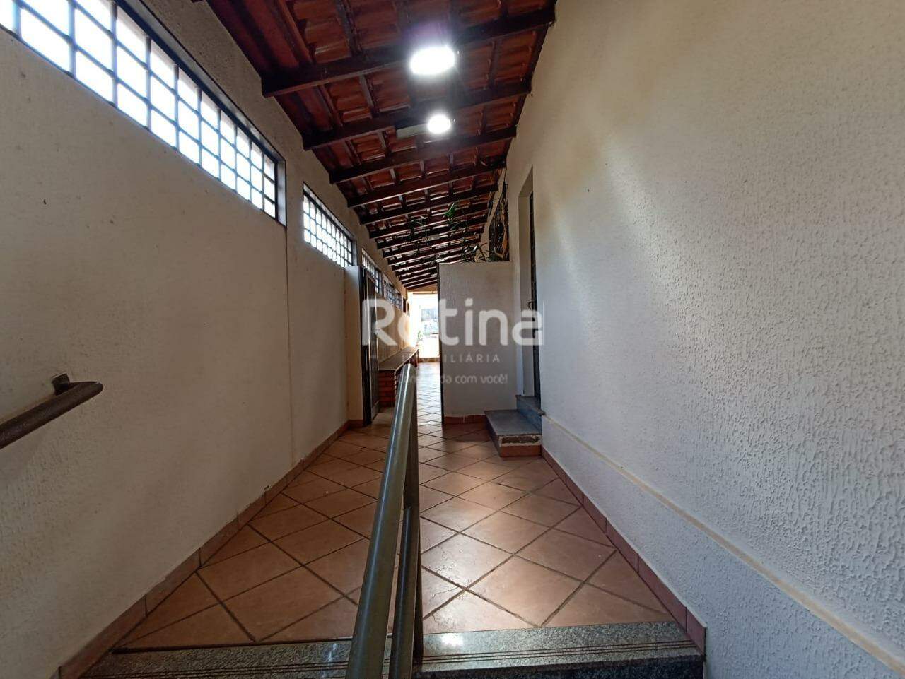 Casa à venda, 3 quartos em Uberlândia no bairro Lídice no valor de R$ 700.000,00 - Rotina Imobiliária: 