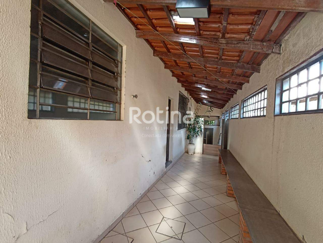 Casa à venda, 3 quartos em Uberlândia no bairro Lídice no valor de R$ 700.000,00 - Rotina Imobiliária: 