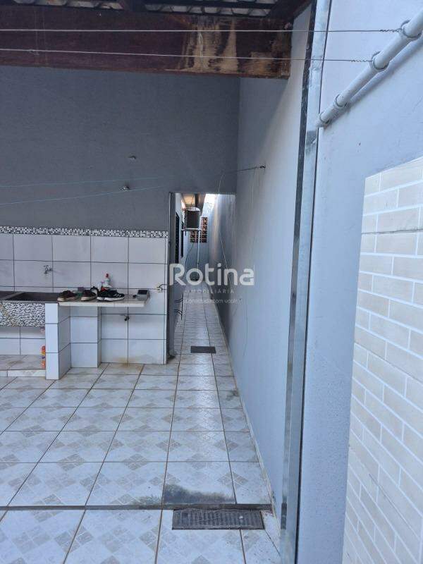 Casa à venda, 4 quartos em Uberlândia no bairro Jardim das Palmeiras no valor de R$ 450.000,00 - Rotina Imobiliária: 