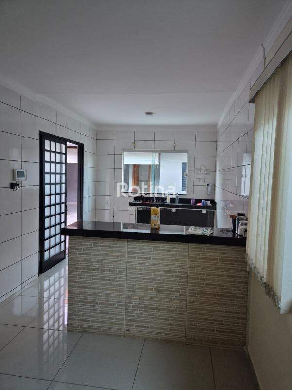 Casa à venda, 4 quartos em Uberlândia no bairro Jardim das Palmeiras no valor de R$ 450.000,00 - Rotina Imobiliária: 