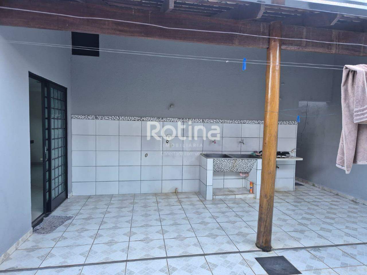 Casa à venda, 4 quartos em Uberlândia no bairro Jardim das Palmeiras no valor de R$ 450.000,00 - Rotina Imobiliária: 