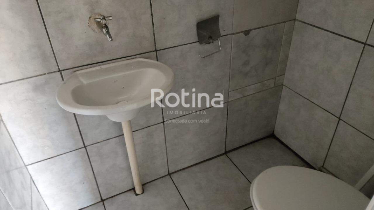 Comercial para alugar, em Uberlândia no bairro Mansour no valor de R$ 1.000,00 - Rotina Imobiliária: 