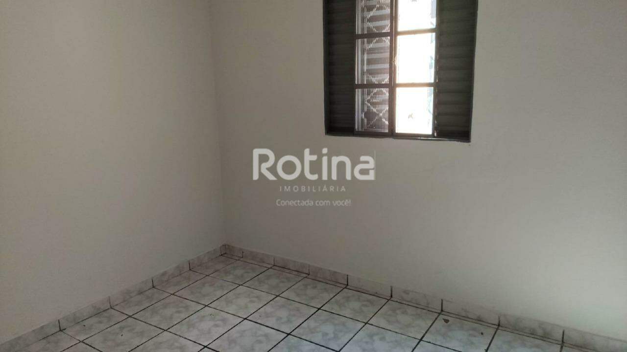 Casa para alugar, 2 quartos em Uberlândia no bairro Mansour no valor de R$ 1.300,00 - Rotina Imobiliária: 