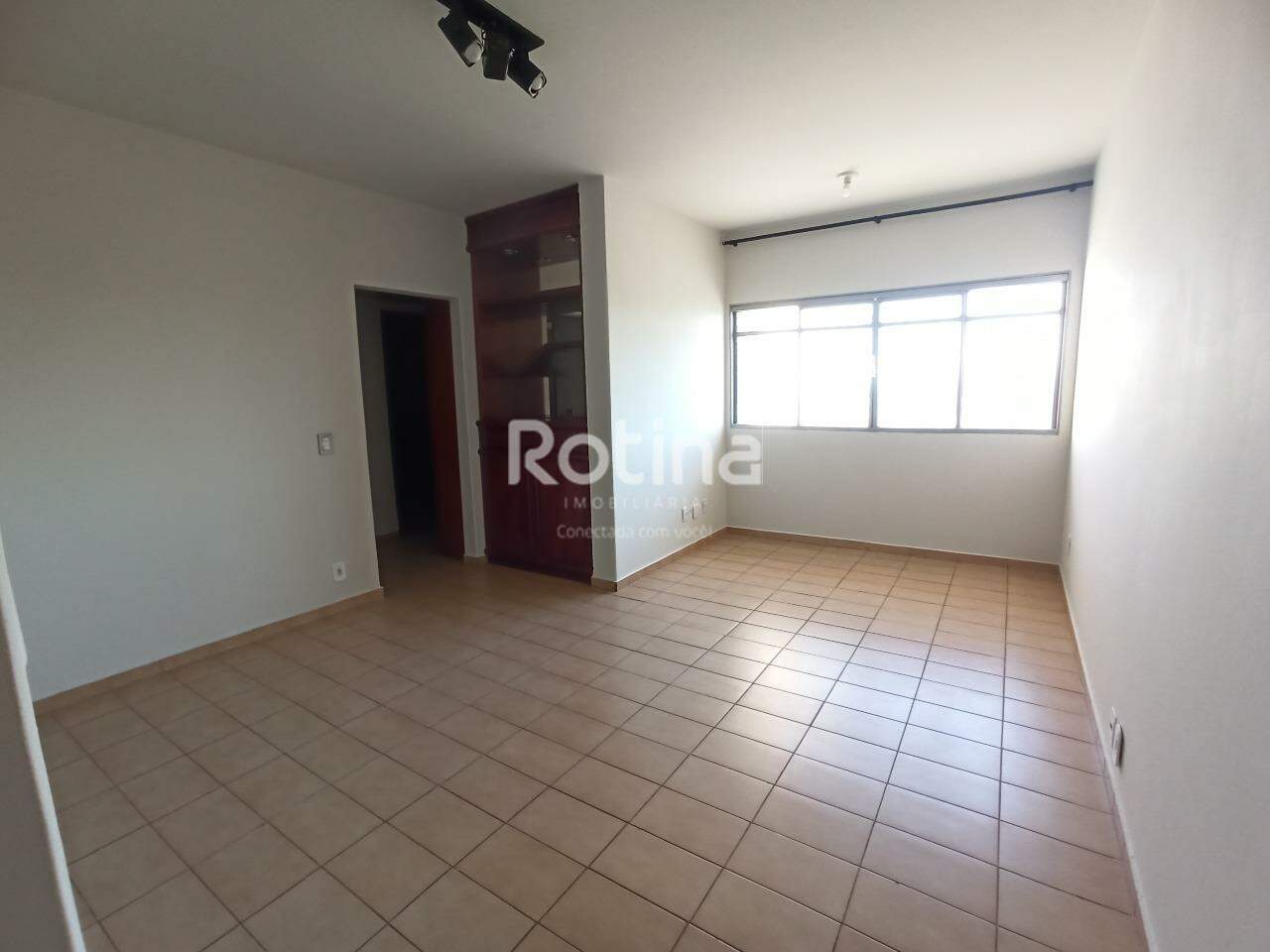Apartamento para alugar, 3 quartos em Uberlândia no bairro Santa Mônica no valor de R$ 1.500,00 - Rotina Imobiliária: 