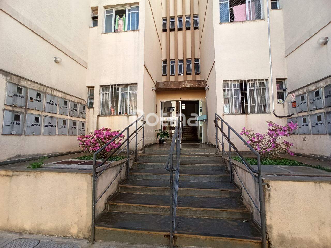 Apartamento para alugar, 3 quartos em Uberlândia no bairro Santa Mônica no valor de R$ 1.500,00 - Rotina Imobiliária: 