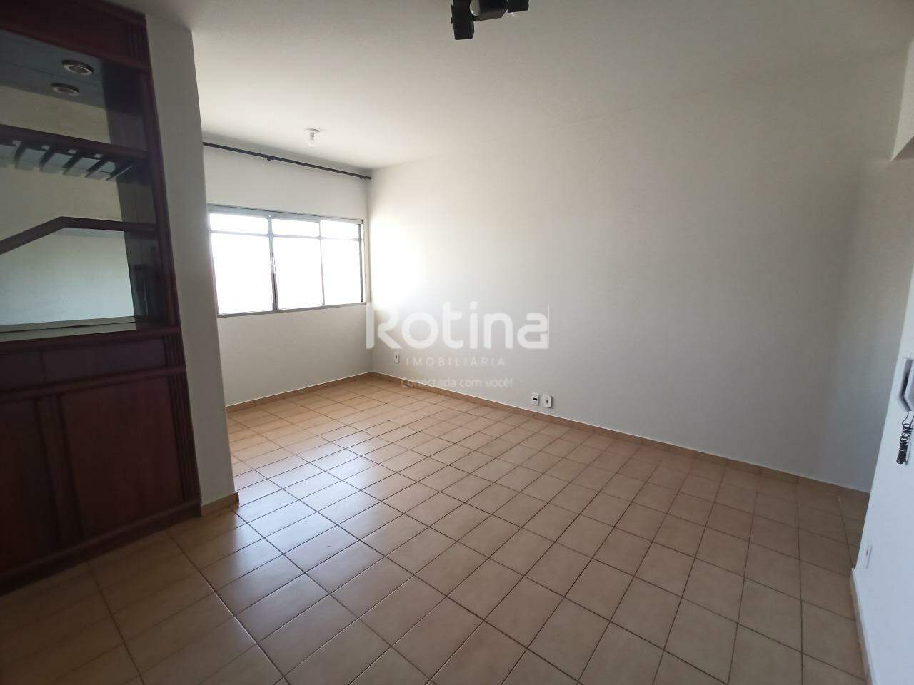 Apartamento para alugar, 3 quartos em Uberlândia no bairro Santa Mônica no valor de R$ 1.500,00 - Rotina Imobiliária: 