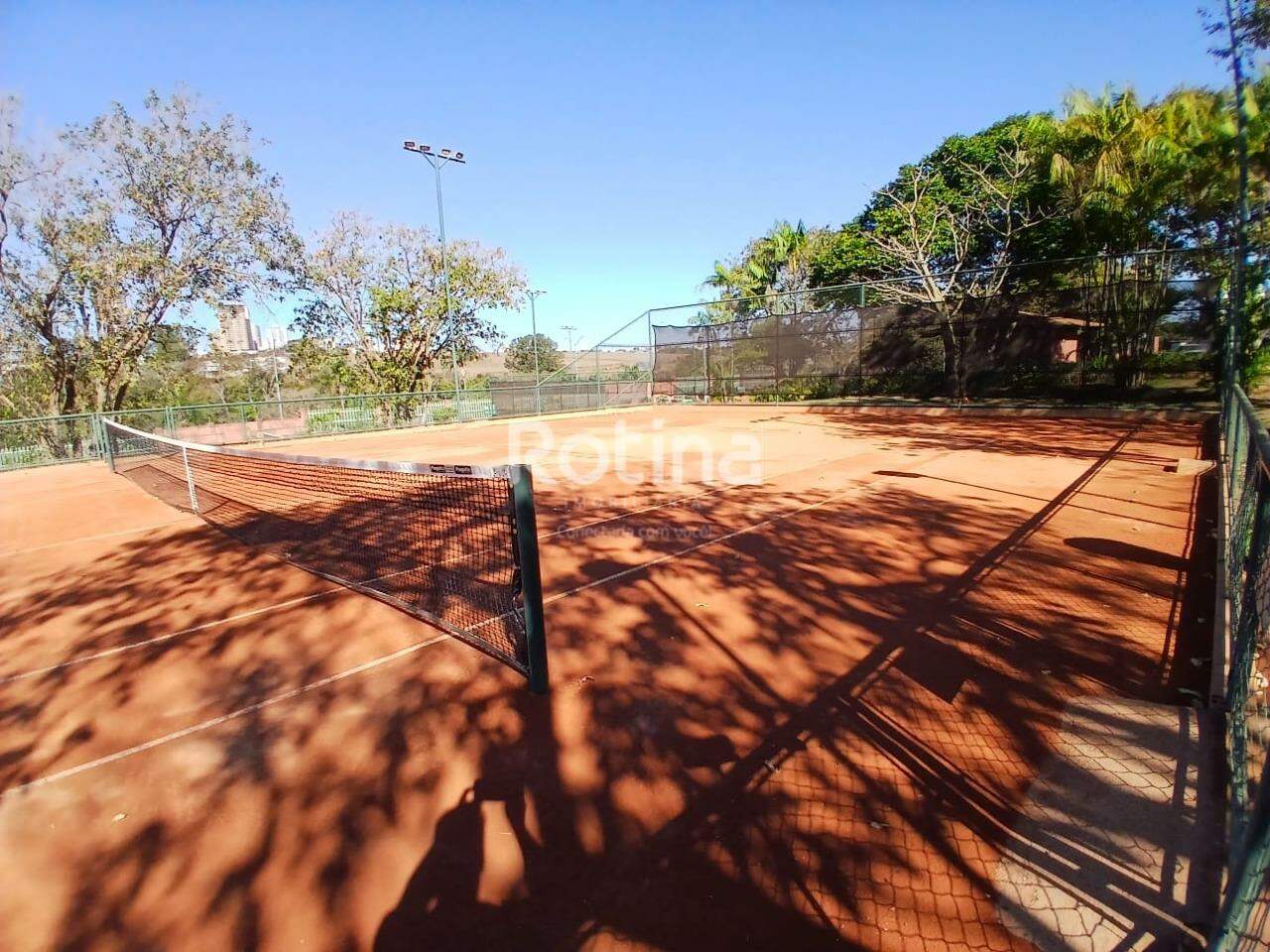 Casa Condomínio Fechado para alugar, 3 quartos em Uberlândia no bairro Cond. Jardins Roma no valor de R$ 10.500,00 - Rotina Imobiliária: 