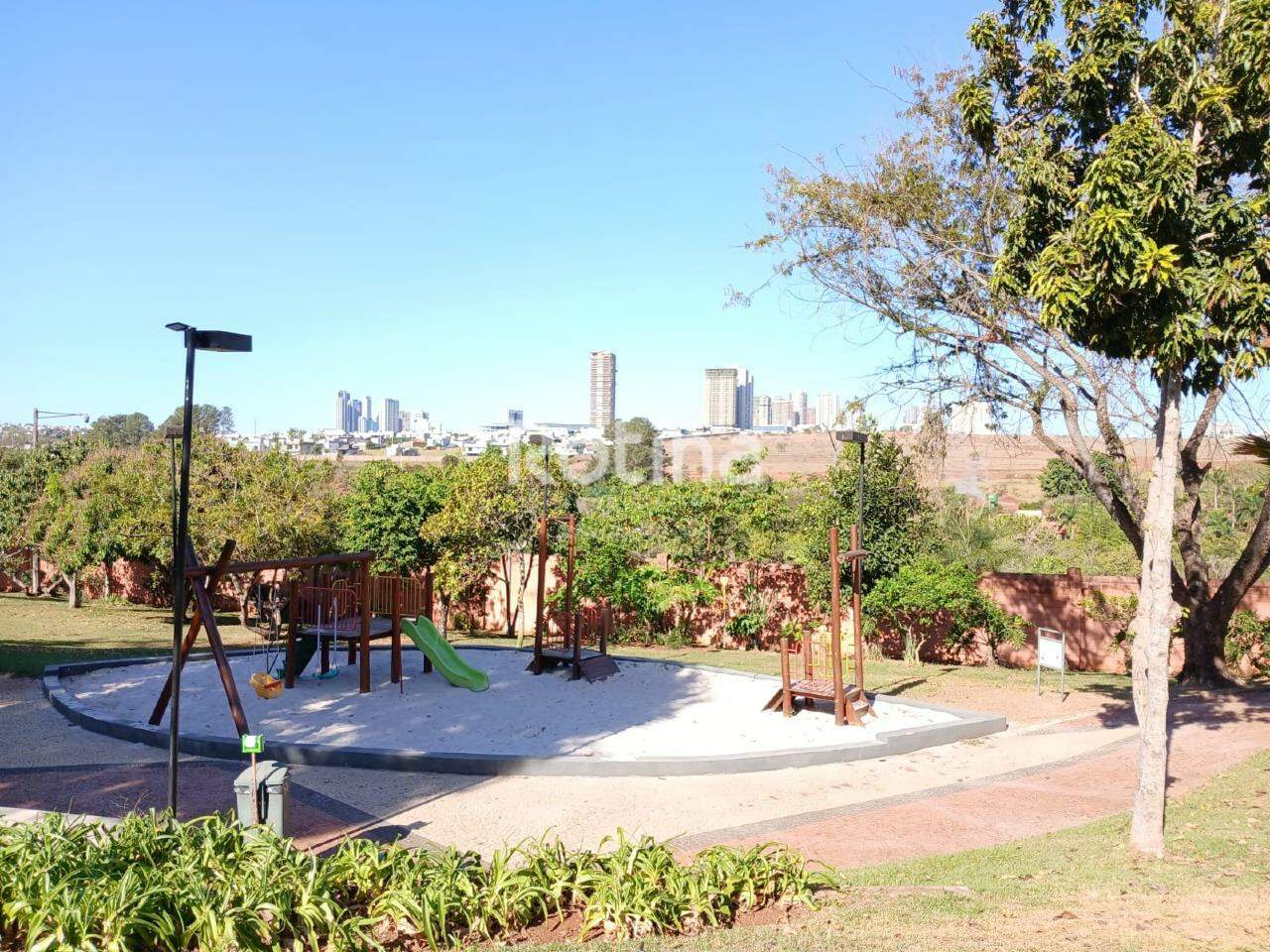 Casa Condomínio Fechado para alugar, 3 quartos em Uberlândia no bairro Cond. Jardins Roma no valor de R$ 10.500,00 - Rotina Imobiliária: 