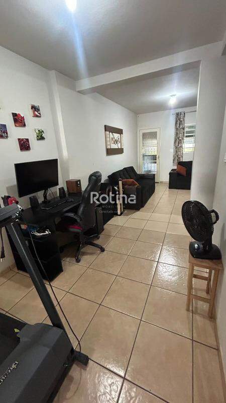 Casa à venda, 2 quartos em Uberlândia no bairro Martins no valor de R$ 370.000,00 - Rotina Imobiliária: 