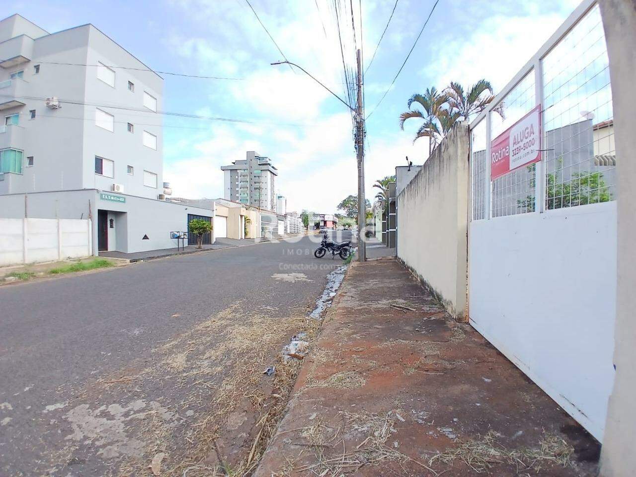 Terreno para alugar, em Uberlândia no bairro Santa Mônica no valor de R$ 1.200,00 - Rotina Imobiliária: 