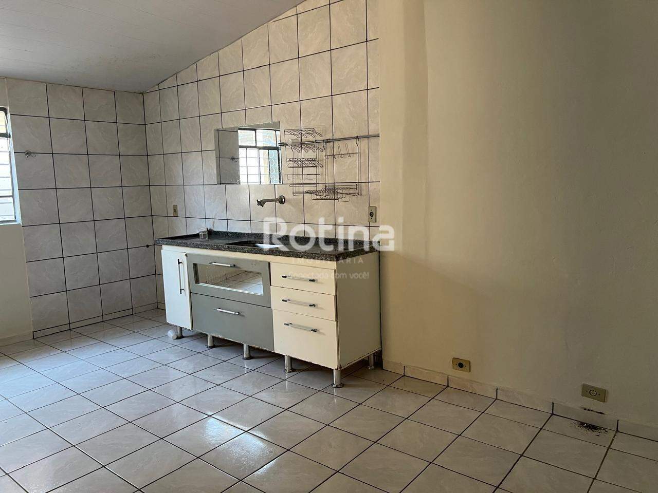 Casa à venda, 3 quartos em Uberlândia no bairro Nossa Senhora das Graças no valor de R$ 400.000,00 - Rotina Imobiliária: 