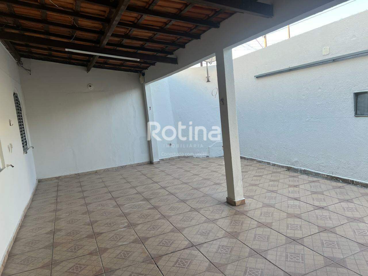 Casa à venda, 3 quartos em Uberlândia no bairro Nossa Senhora das Graças no valor de R$ 400.000,00 - Rotina Imobiliária: 