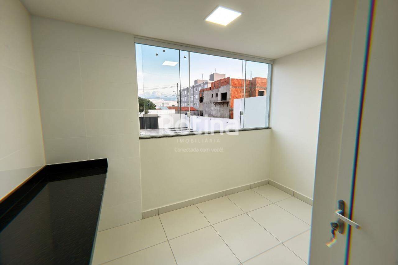 Apartamento à venda, 2 quartos em Uberlândia no bairro Portal do Vale no valor de R$ 300.000,00 - Rotina Imobiliária: 