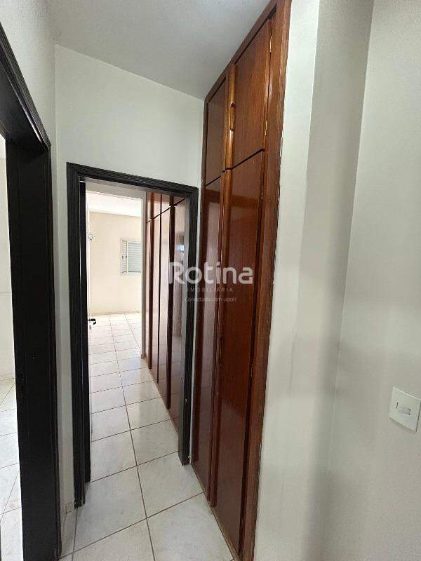 Apartamento à venda, 3 quartos em Uberlândia no bairro Santa Mônica no valor de R$ 450.000,00 - Rotina Imobiliária: 