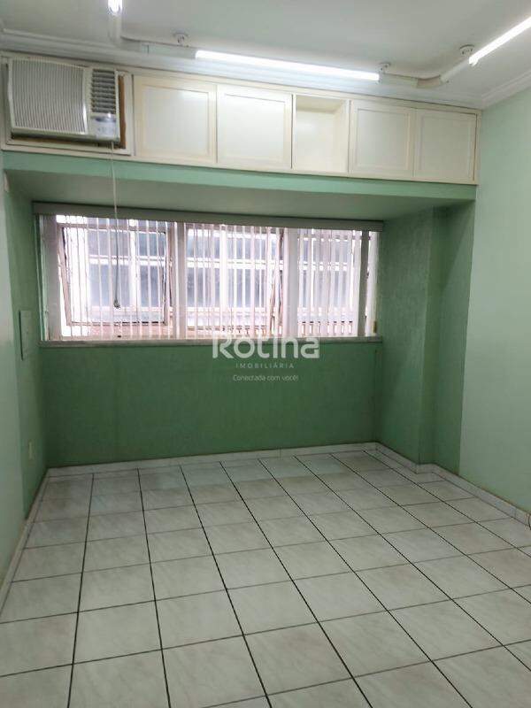 Sala para alugar, em Uberlândia no bairro Centro no valor de R$ 700,00 - Rotina Imobiliária: 