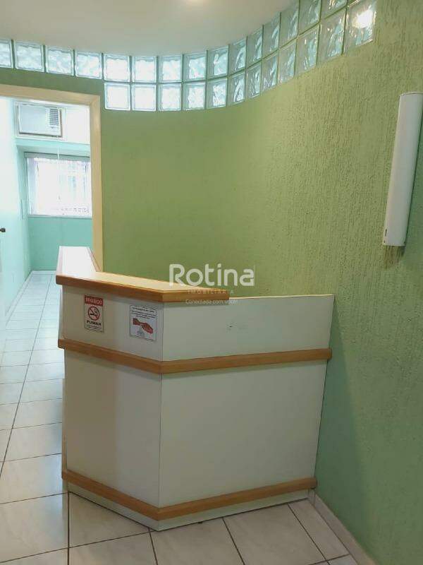Sala para alugar, em Uberlândia no bairro Centro no valor de R$ 700,00 - Rotina Imobiliária: 