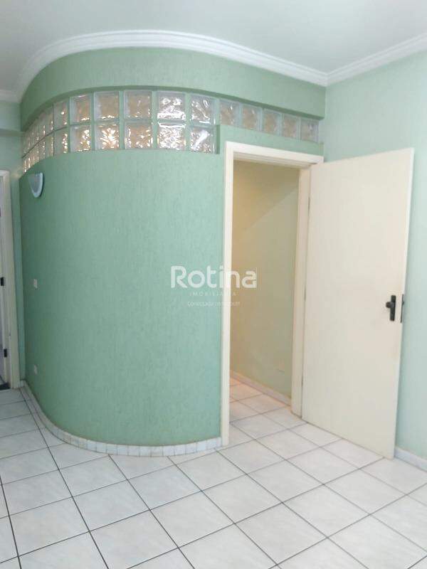 Sala para alugar, em Uberlândia no bairro Centro no valor de R$ 700,00 - Rotina Imobiliária: 