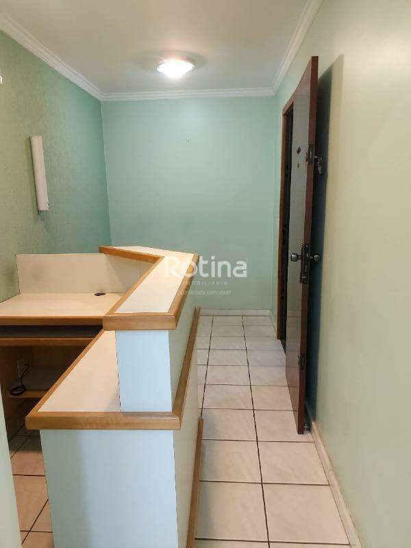 Sala para alugar, em Uberlândia no bairro Centro no valor de R$ 700,00 - Rotina Imobiliária: 