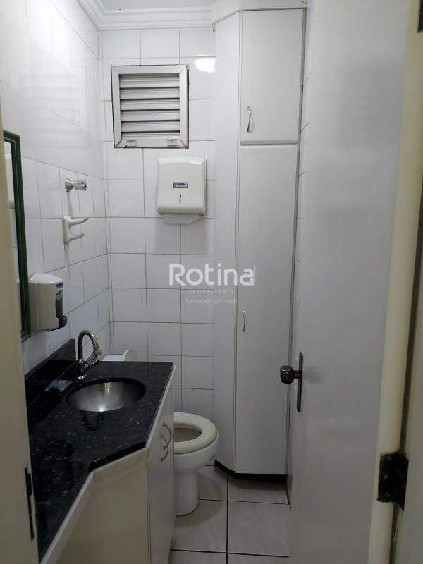 Sala para alugar, em Uberlândia no bairro Centro no valor de R$ 700,00 - Rotina Imobiliária: 
