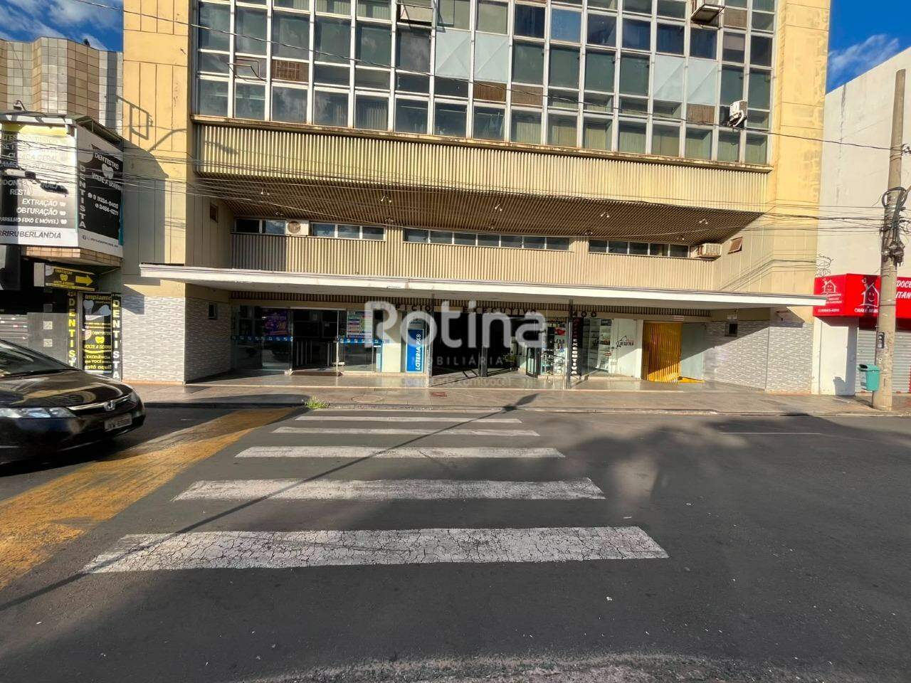 Sala para alugar, em Uberlândia no bairro Centro no valor de R$ 780,00 - Rotina Imobiliária: 