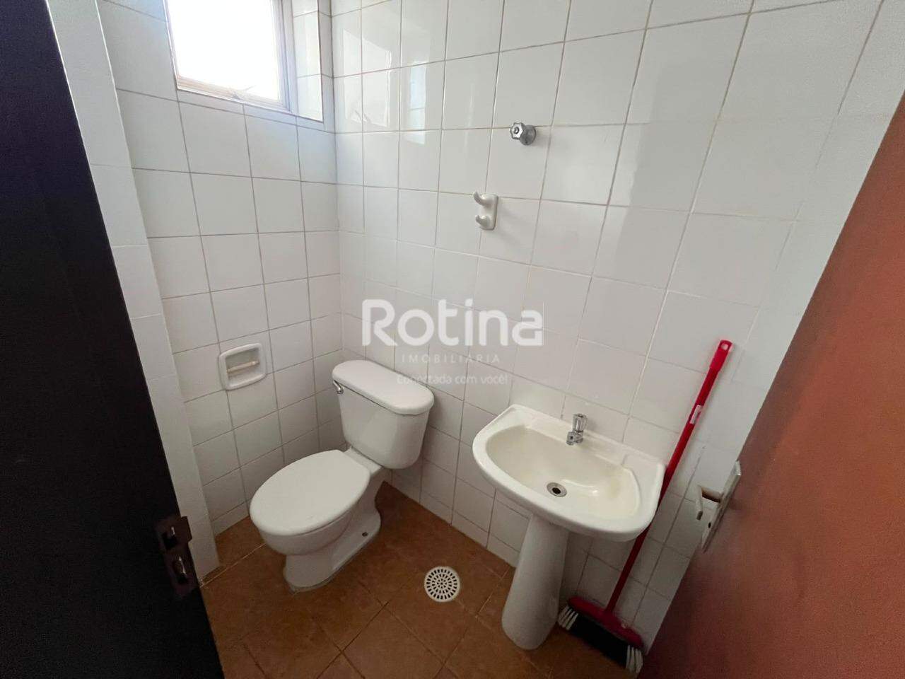 Sala para alugar, em Uberlândia no bairro Centro no valor de R$ 700,00 - Rotina Imobiliária: 
