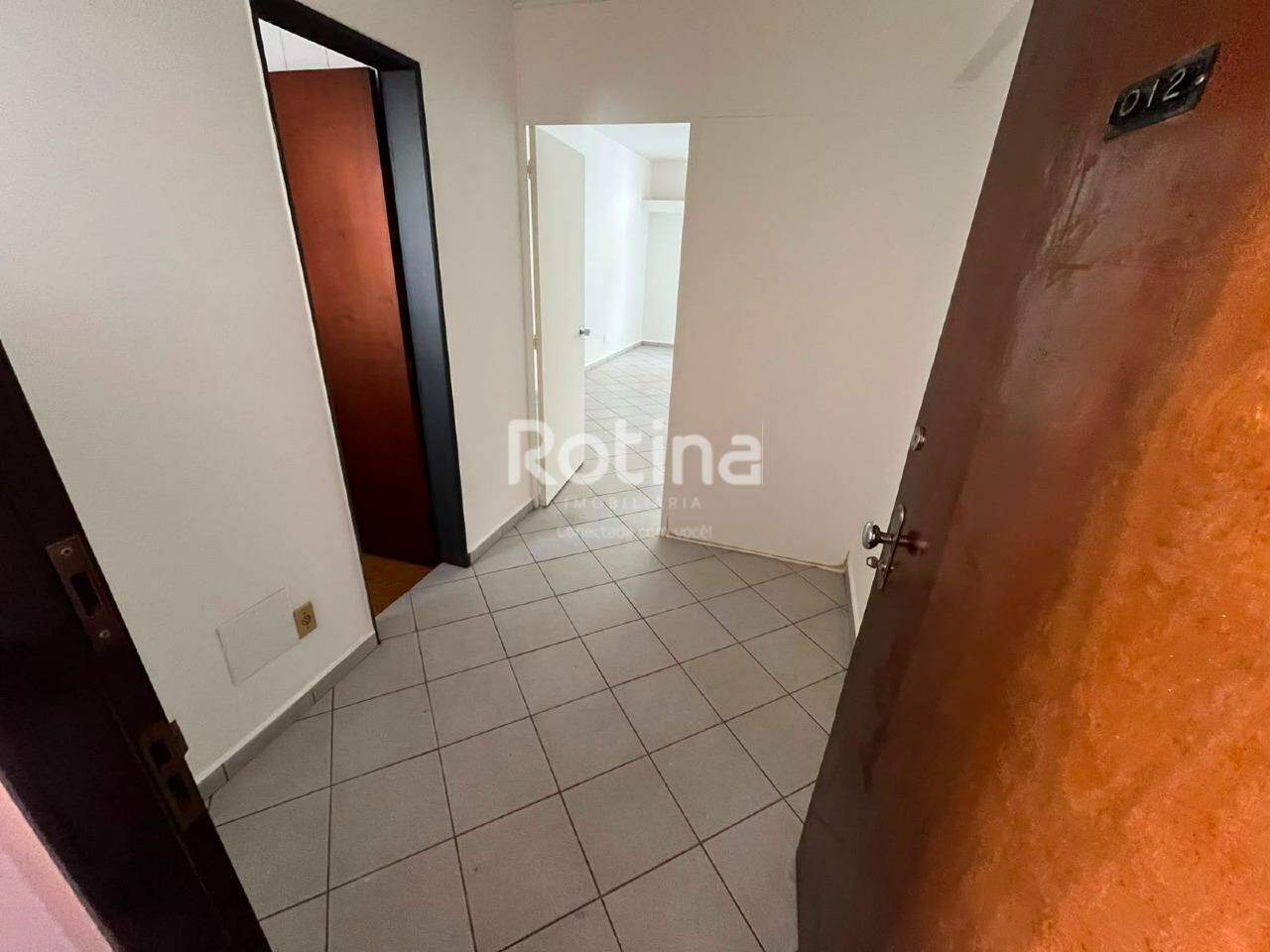 Sala para alugar, em Uberlândia no bairro Centro no valor de R$ 700,00 - Rotina Imobiliária: 