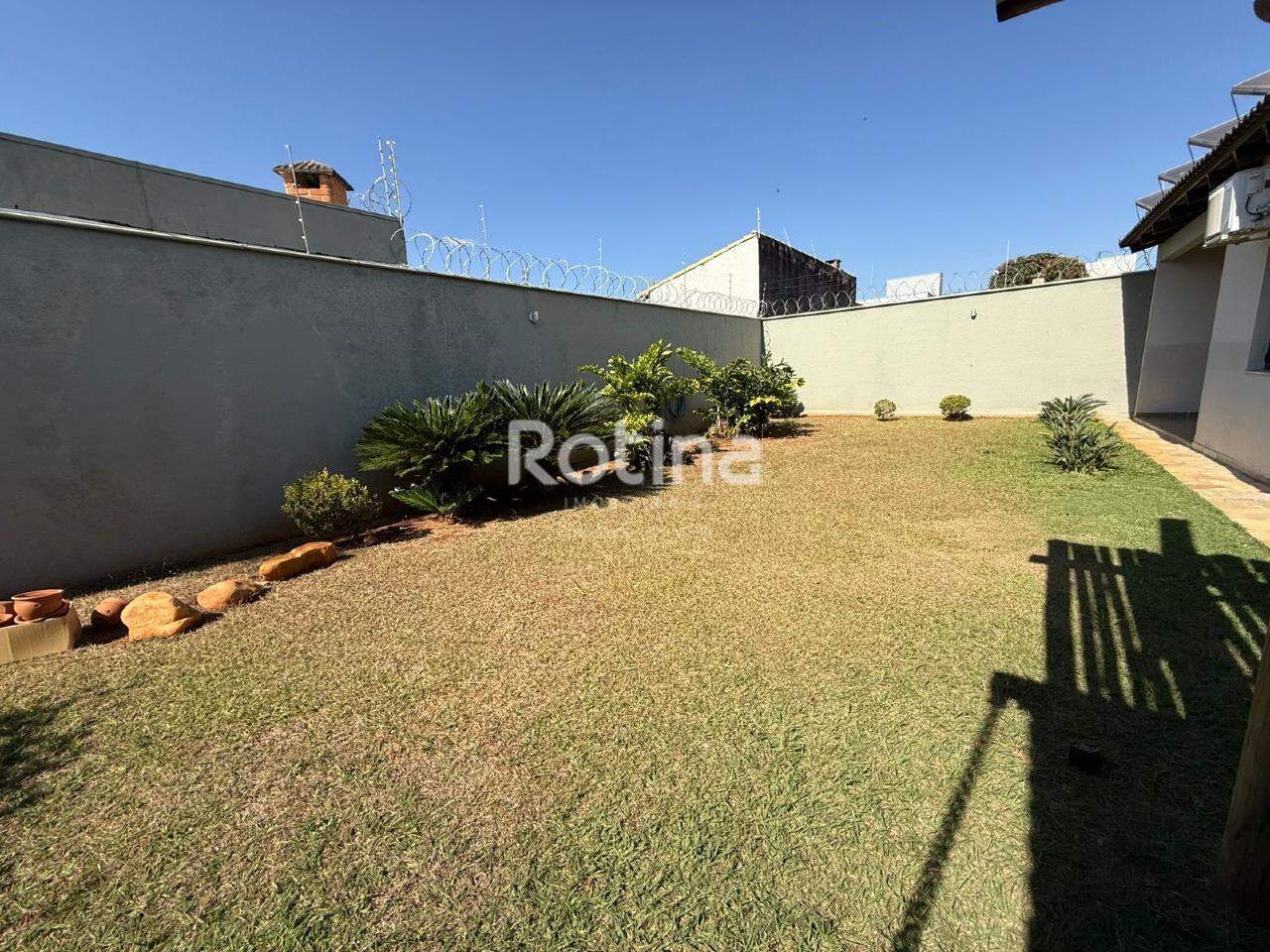 Casa à venda, 3 quartos em Uberlândia no bairro Jardim Karaíba no valor de R$ 1.800.000,00 - Rotina Imobiliária: 