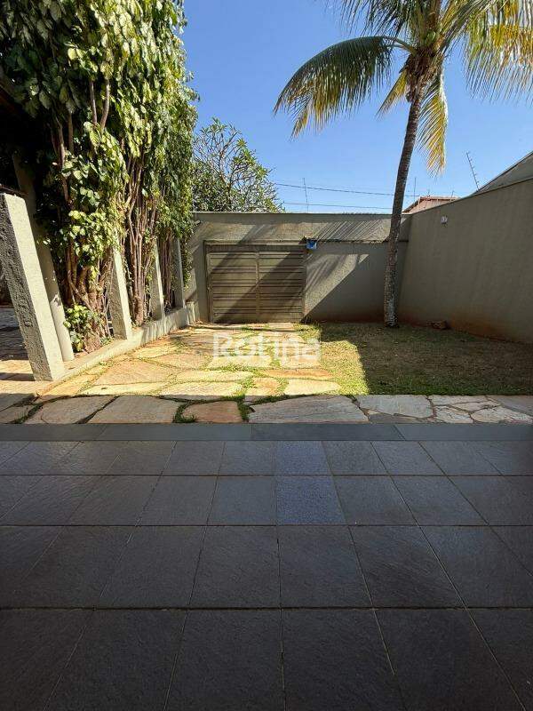 Casa à venda, 3 quartos em Uberlândia no bairro Jardim Karaíba no valor de R$ 1.800.000,00 - Rotina Imobiliária: 