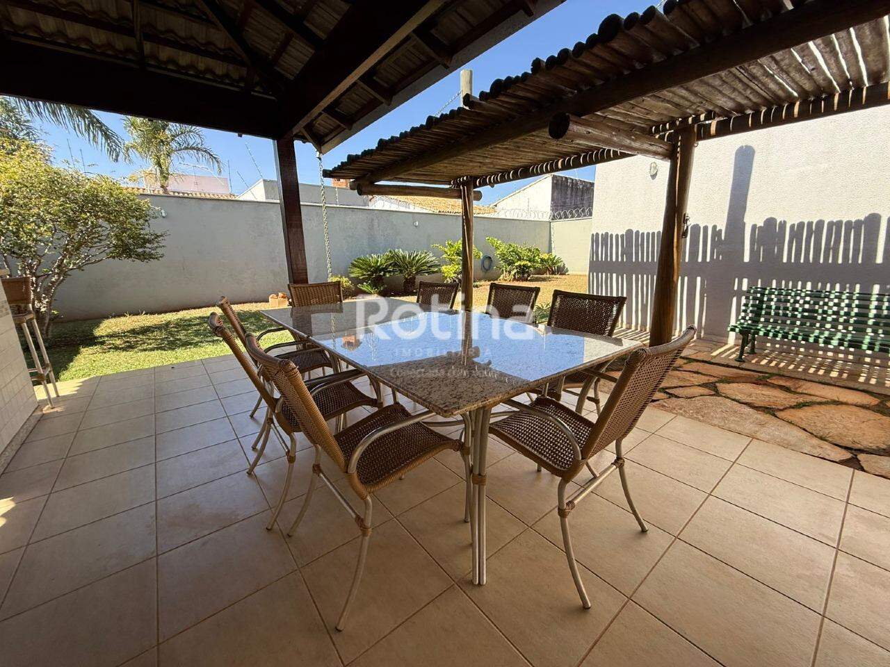 Casa à venda, 3 quartos em Uberlândia no bairro Jardim Karaíba no valor de R$ 1.800.000,00 - Rotina Imobiliária: 