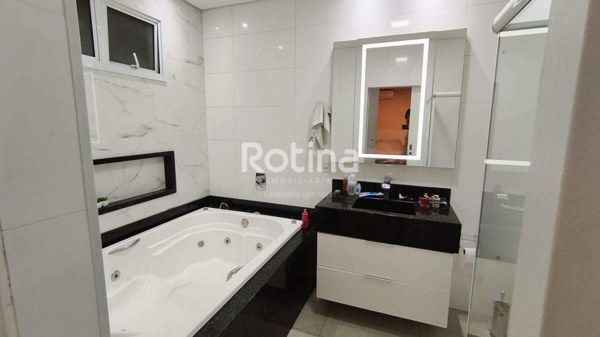 Casa à venda, 3 quartos em Uberlândia no bairro Loteamento Portal do Vale II no valor de R$ 740.000,00 - Rotina Imobiliária: 