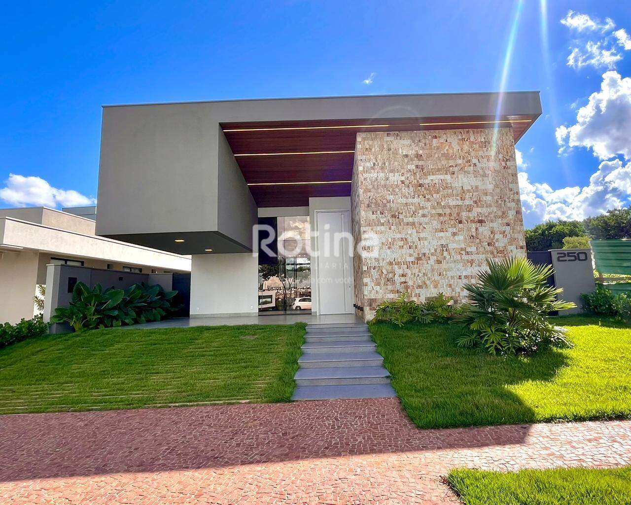 Casa Condomínio Fechado à venda, 3 quartos em Uberlândia no bairro Granja Marileusa no valor de R$ 2.690.000,00 - Rotina Imobiliária: 