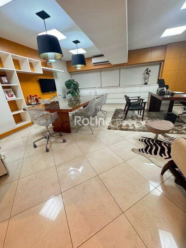 Sala à venda, em Uberlândia no bairro Centro no valor de R$ 460.000,00 - Rotina Imobiliária: 