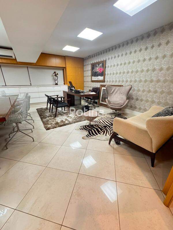 Sala à venda, em Uberlândia no bairro Centro no valor de R$ 460.000,00 - Rotina Imobiliária: 