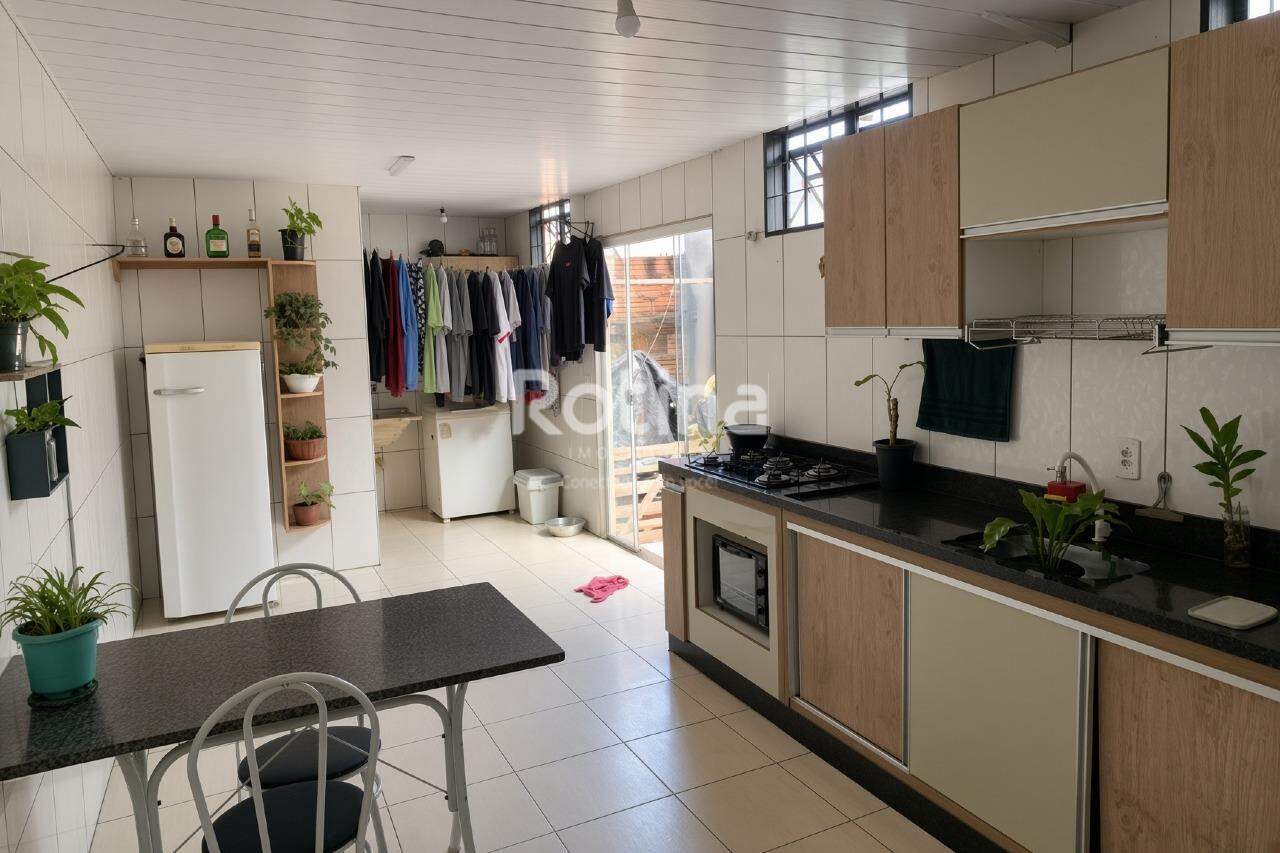 Casa à venda, 4 quartos em Uberlândia no bairro Luizote de Freitas no valor de R$ 250.000,00 - Rotina Imobiliária: 