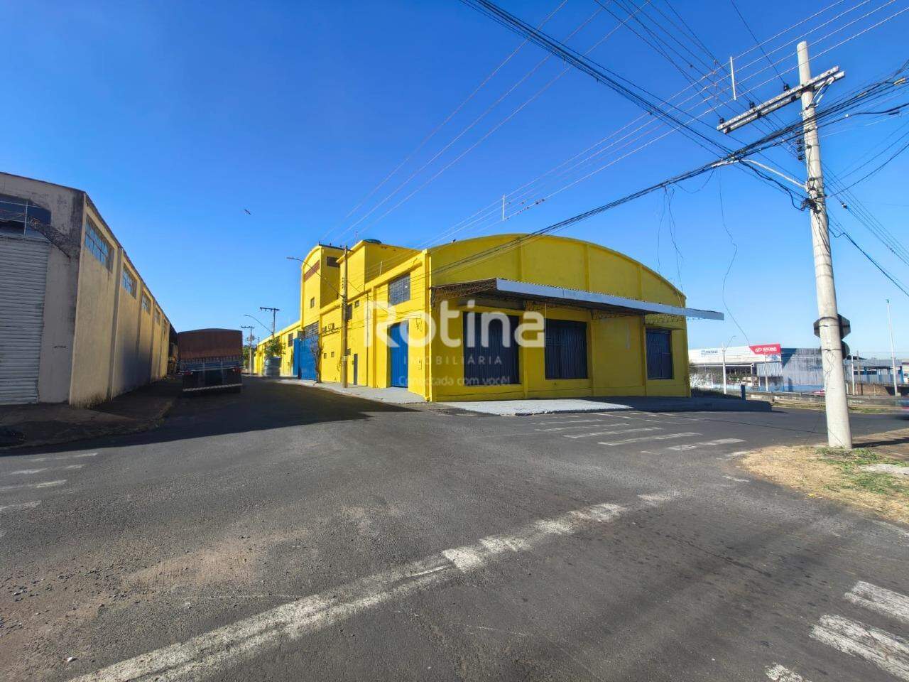 Galpão para alugar, em Uberlândia no bairro Custódio Pereira no valor de R$ 40.000,00 - Rotina Imobiliária: 