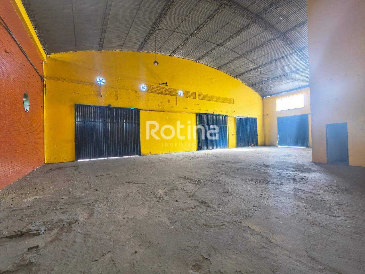 Galpão para alugar, em Uberlândia no bairro Custódio Pereira no valor de R$ 40.000,00 - Rotina Imobiliária: 