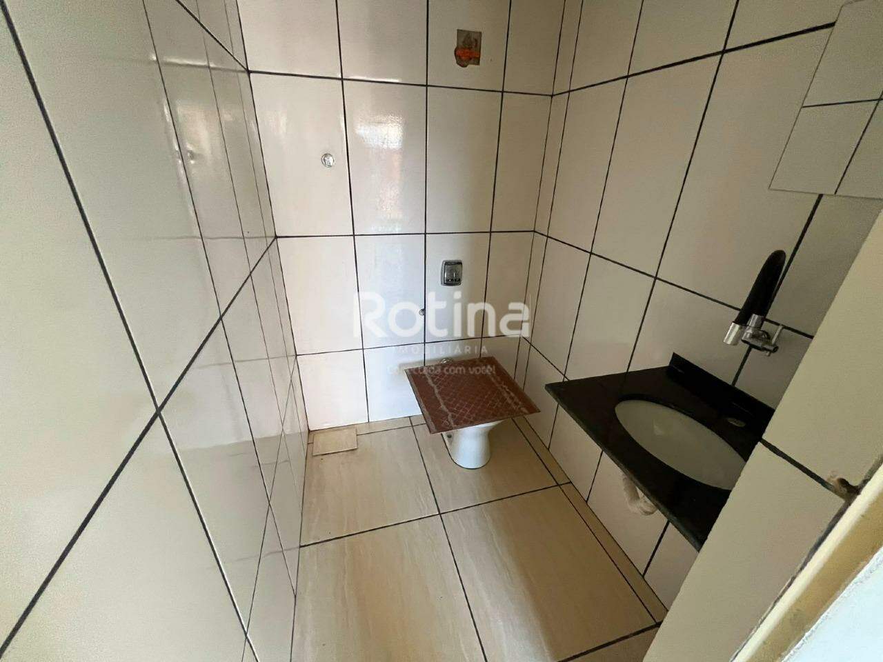 Loja para alugar, em Uberlândia no bairro Pacaembu no valor de R$ 600,00 - Rotina Imobiliária: 
