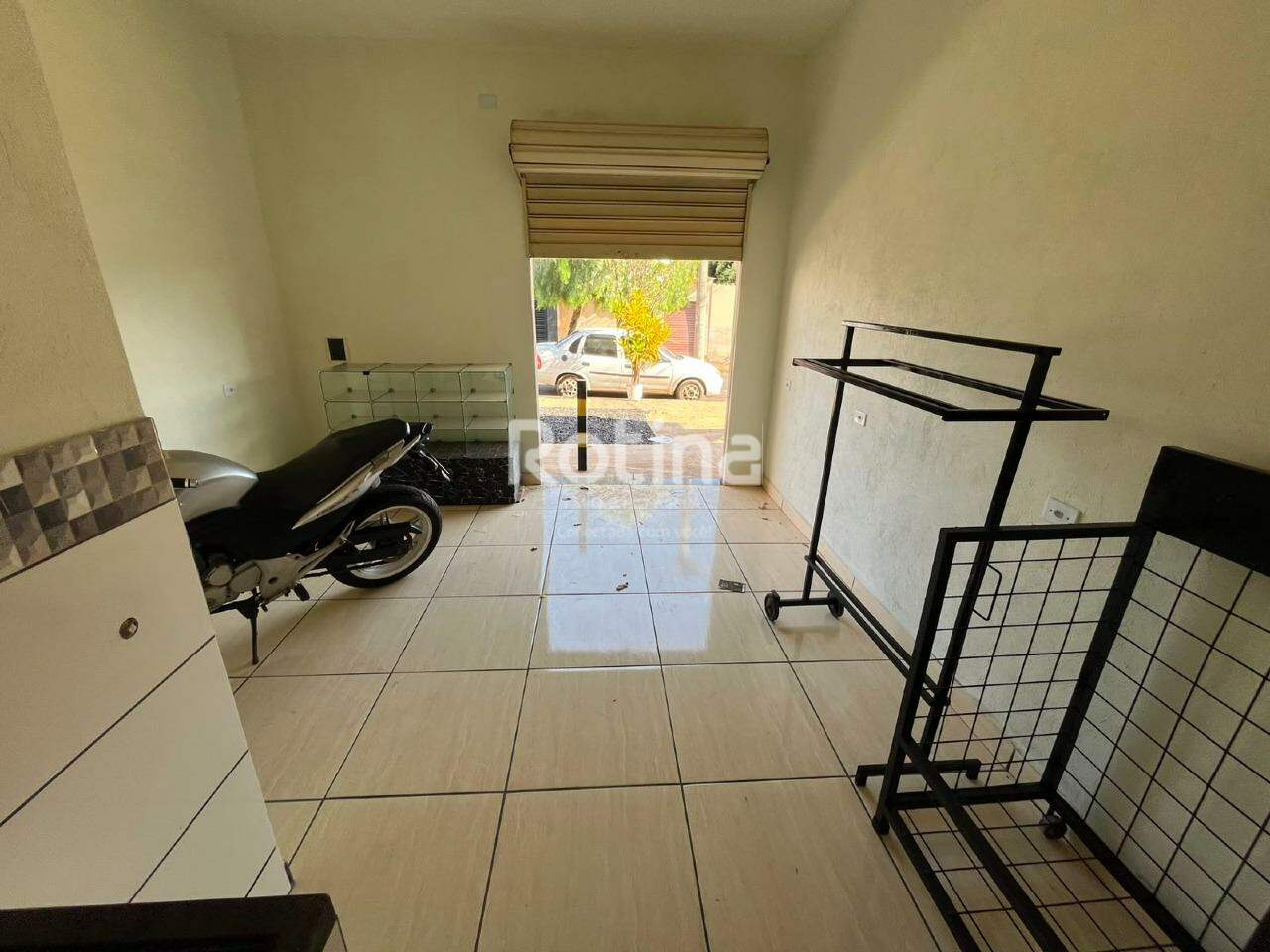 Loja para alugar, em Uberlândia no bairro Pacaembu no valor de R$ 600,00 - Rotina Imobiliária: 