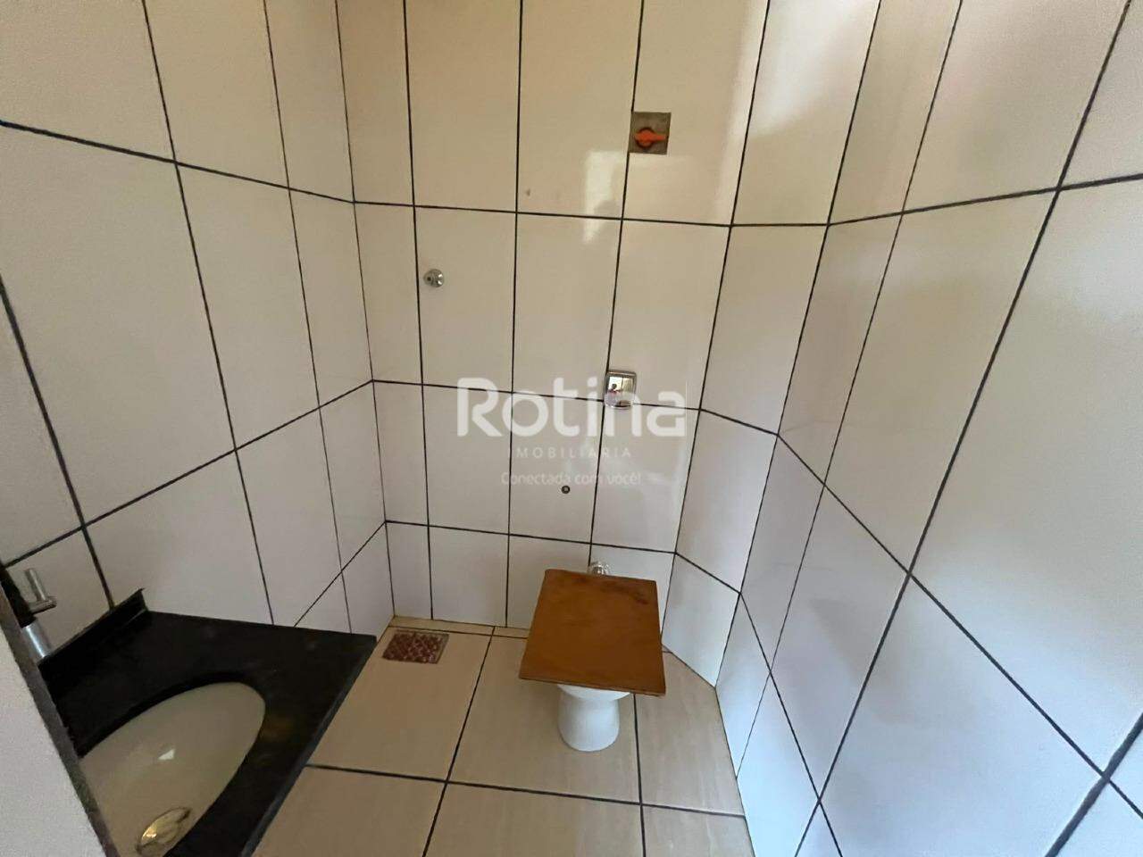Loja para alugar, em Uberlândia no bairro Pacaembu no valor de R$ 600,00 - Rotina Imobiliária: 