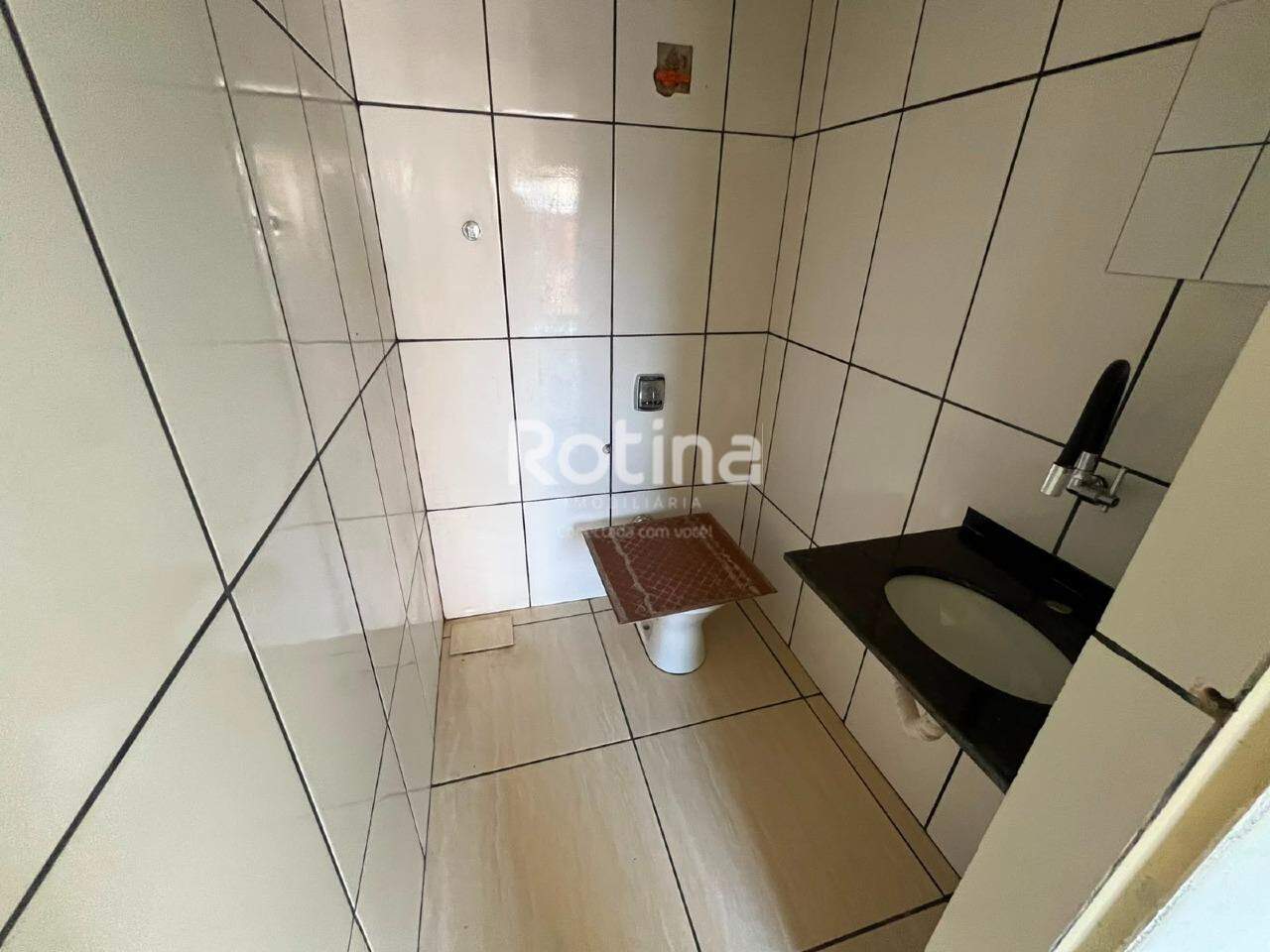 Loja para alugar, em Uberlândia no bairro Pacaembu no valor de R$ 600,00 - Rotina Imobiliária: 